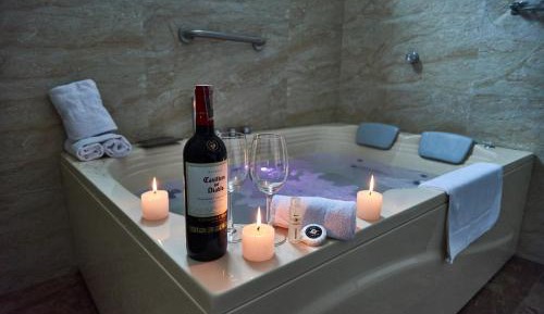 Deluxe Suite with Spa Bath