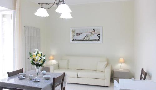 Two-Bedroom Deluxe Apartment with Balcony