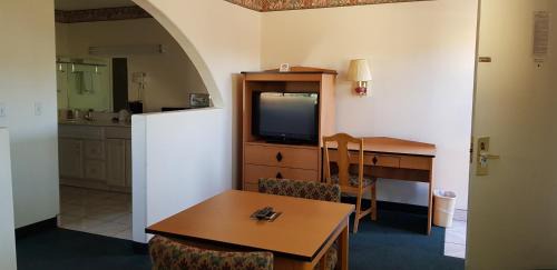 Business Queen Room - Non-Smoking