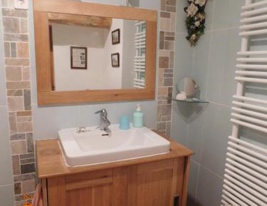 Standard Twin Room with Shared Bathroom