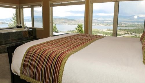 Deluxe King Suite with Spa Bath
