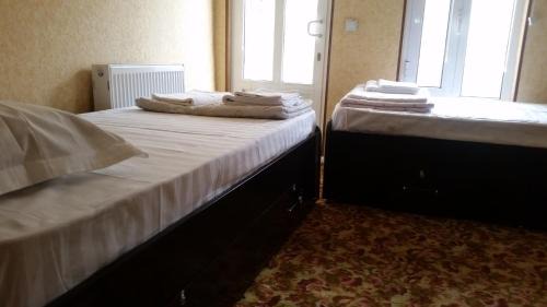 Single Bed in Mixed Dormitory Room