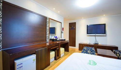 Twin Room with City View