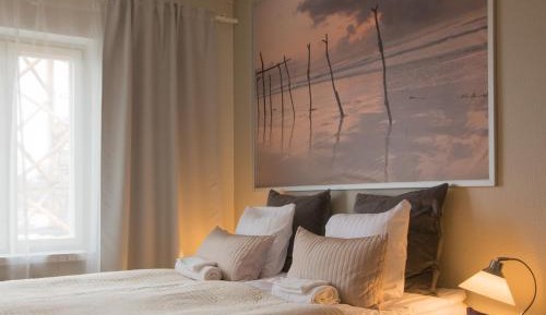 One-Bedroom Apartment with Balcony