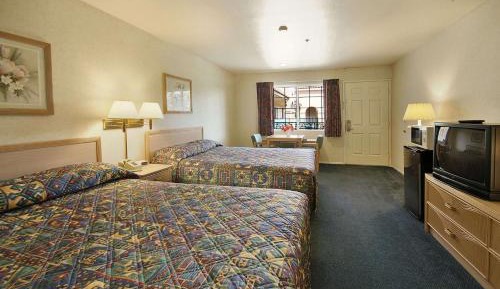 Queen Room with Two Queen Beds - Non-Smoking