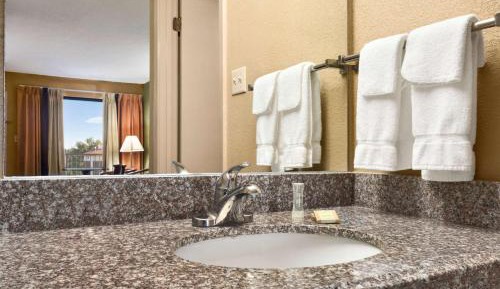 Double Room with Two Double Beds - Smoking