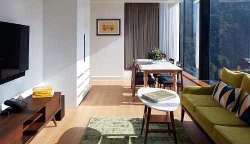 Luxury One-Bedroom Apartment with Harbor View