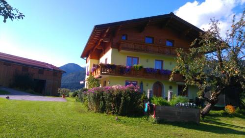 Chalet (6-8 Adults)