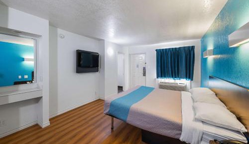 King Room - Non-Smoking