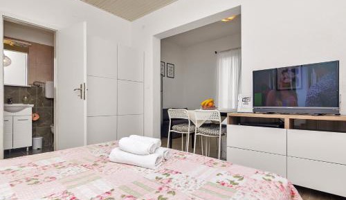 Studio Apartment with Sea View
