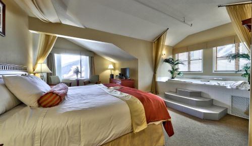 King Suite with Spa Bath