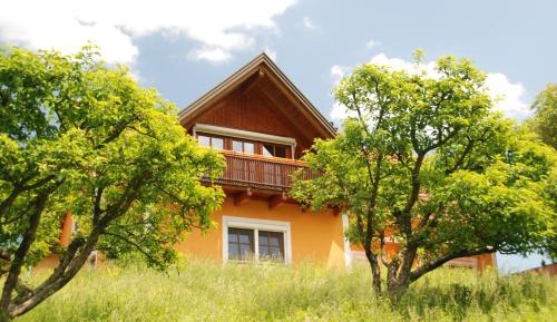 Apartment with Mountain View