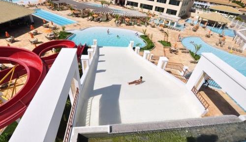 Deluxe Two-Bedroom Apartment with Garden View