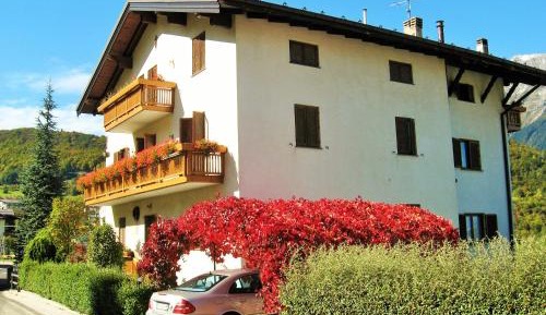 Apartment with Mountain View