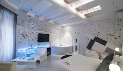 Suite with Spa Bath (2 Adults)