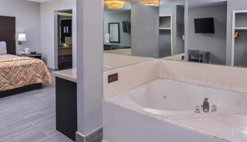 One King Bed Jacuzzi Suite Non-Smoking