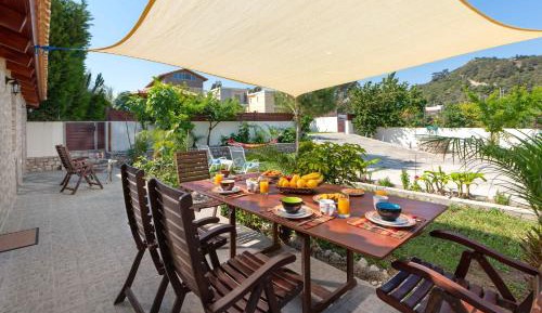 Villa with Garden View