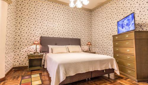 Queen Suite with Spa Bath