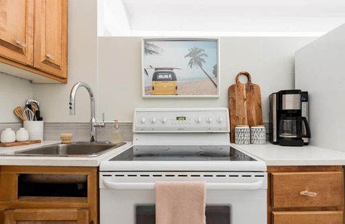 Central Okanagan House | Boho Beach Studio Suite Right on Mission Creek