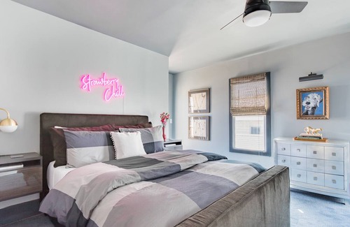 Riverview House | Strawberry Chill - an Exuberantly Decorated Boho House