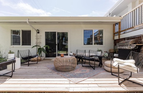 Central Okanagan House | Boho Beach Studio Suite Right on Mission Creek