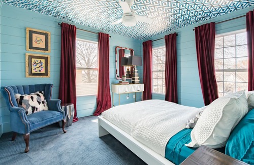 Riverview House | Strawberry Chill - an Exuberantly Decorated Boho House