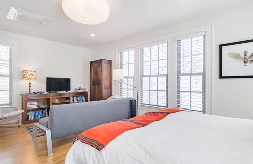 Greenland Hills House | M-Streets Private Carriage House with No Contact Check-In