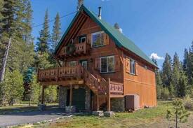 Serene Lakes Cabin | Hemlock Hideaway-Your Escape from 'Real Life'
