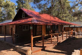 Greer Cabin | THE LAZY BUFFALO "HUNTERS RETREAT"