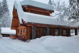 Revelstoke Villa | The Squire - A Canadian Log Ski Chalet