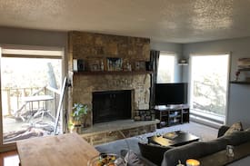 Manhattan House | Cozy Home by Tuttle Creek Lake
