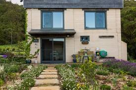 Foxground Apartment | The Cottage at Foxground Pavilion