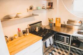 Mid City Apartment | Sunny Studio Apartment in Mid-City LA
