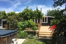 Martinborough Cabin | Fig Tree Cottage - Secluded, Convenient, Personal
