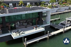 Brickell Villa | Sextant | ArkUp Floating Mansion | Docked in Brickell | 10 mins to Beach