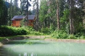 Mount Robson House | Resplendent Mountain Lodge adjacent to Jasper
