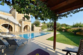 Pyrgos Psilonerou Villa | Joanna Villa with private pool, 1km from the beach