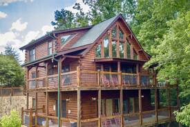 Gatlinburg - Pigeon Forge Cabin | Panoramic Paradise~CLEAN!~Amazing Views~Game Room