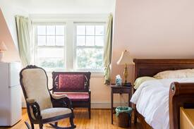 Dorchester House | Savin Hill by the Sea with Private Bath