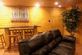 Floyd Cabin | Piney Fork - Log cabin close to the Town of Floyd