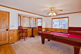 Lake Arrowhead Cabin | Heavenly Pines Lodge - Lake Passes Included!