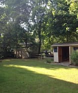 Charlestown House | 54 Baxter St: One mile from beach