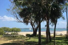 Pindimar House | Port Stephens - ‘PINDIMAR SANDS’ sandy beachfront