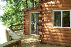 Stockdale Cabin | Memory Lane Cabins #2 Charming Open Floor Plan