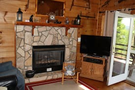 West Jefferson Cabin | Backside of the Moon- Private Cabin with Hot Tub
