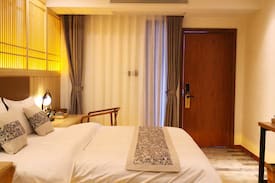Wuyishan Hotel | 武夷山印主题温泉别墅客栈【豪华温泉大床房8】