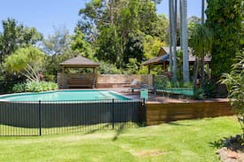 Ewingsdale House | Villa Byron with guest house