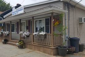 East Brookfield Apartment | Waterfront Escape on Lake Lashaway