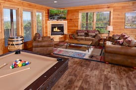 Gatlinburg - Pigeon Forge Cabin | Panoramic Paradise~CLEAN!~Amazing Views~Game Room