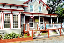 Freehold House | THE BE JOLLY BED & PUB a UNIQUE COMBINATION